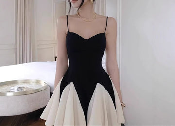 Romantic French Style Black and White Patchwork Strap Dress Niche Elegant Slimming Beach Gentle Spicy Girl Dress