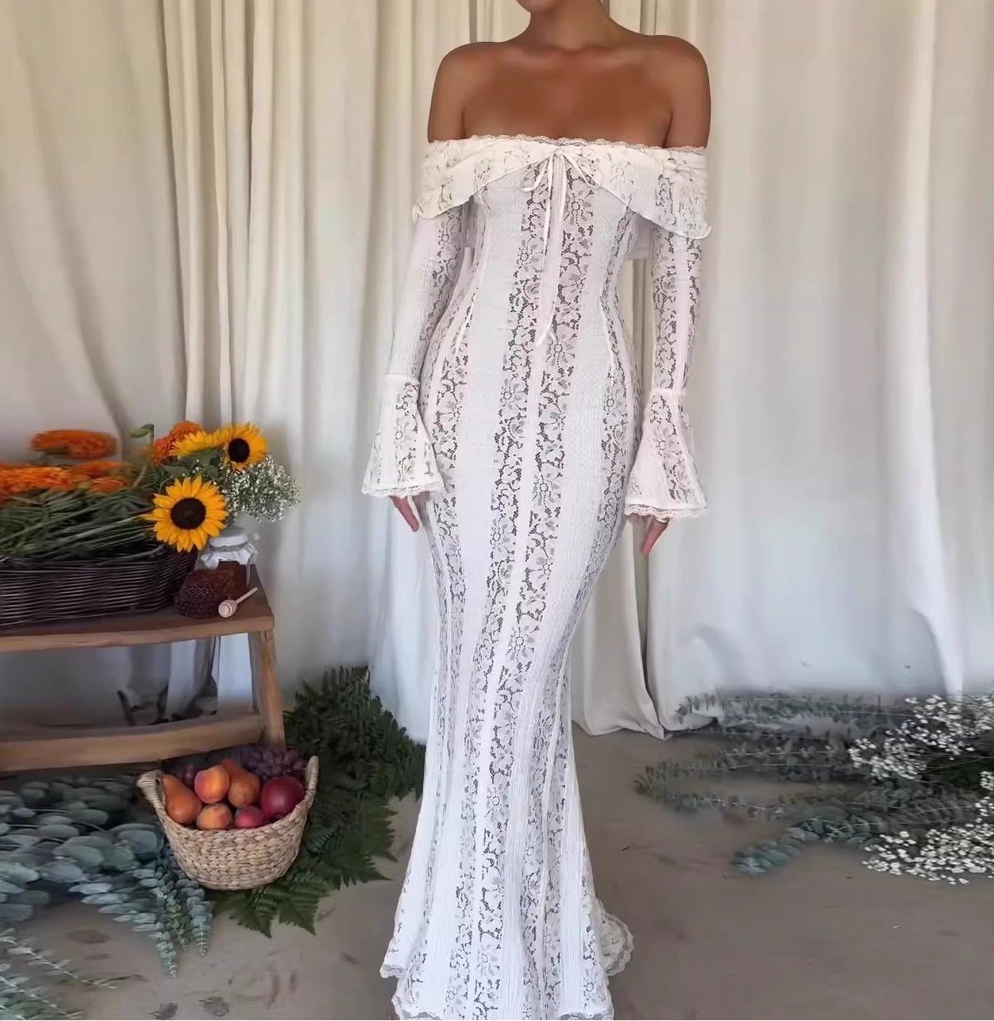 Gentle Off-Shoulder Lace Dress French Style Elegant Strapless Waist-Cinching Long Train Dress for Women